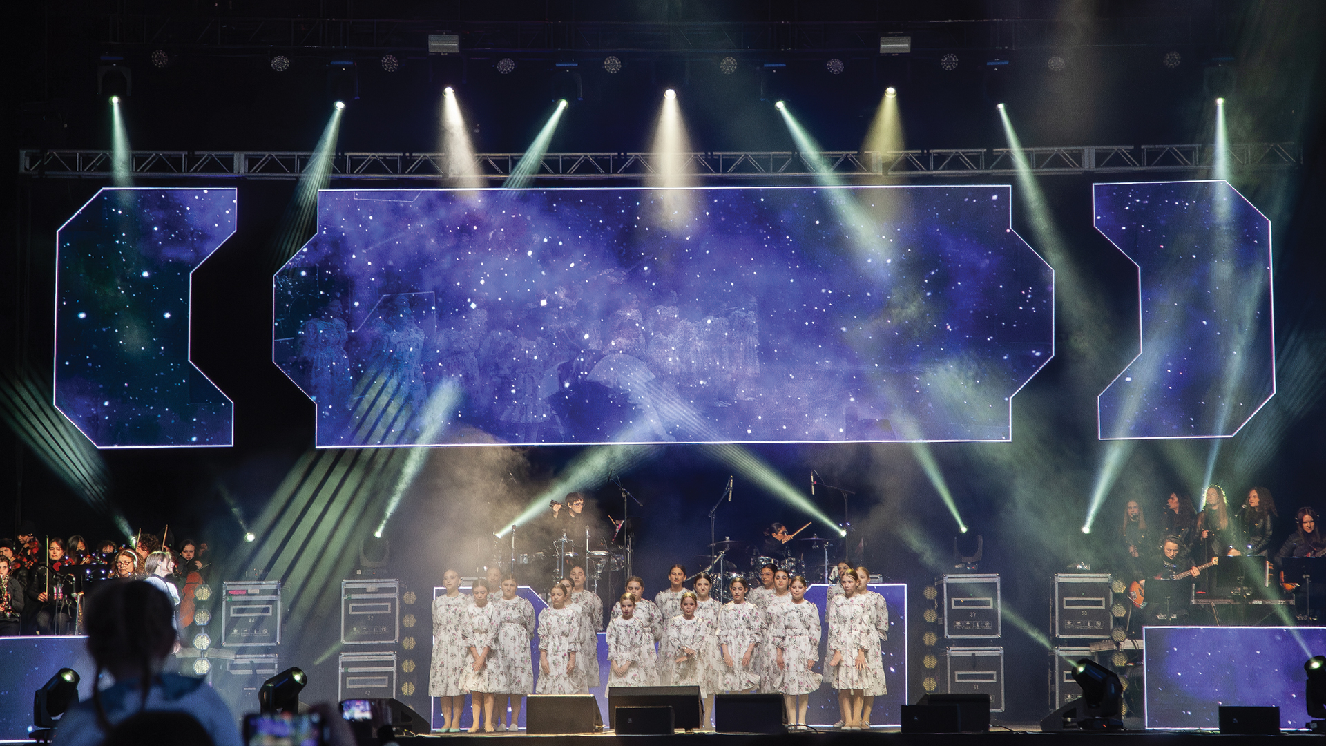 Spotlights That Ignored Cues