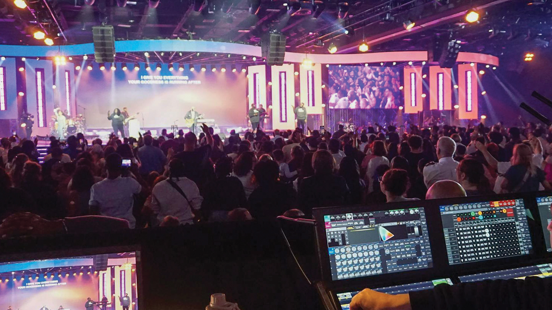 The Best Ways to Use LED Columns on Stages