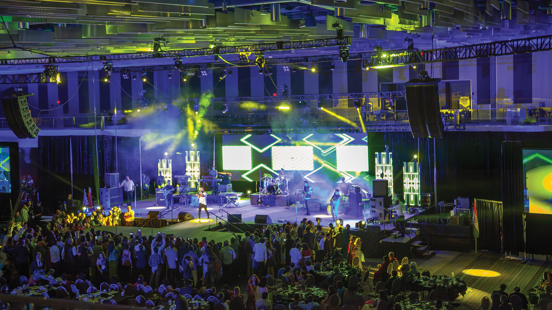 Choosing the Best Lighting Fixtures for Corporate Shows
